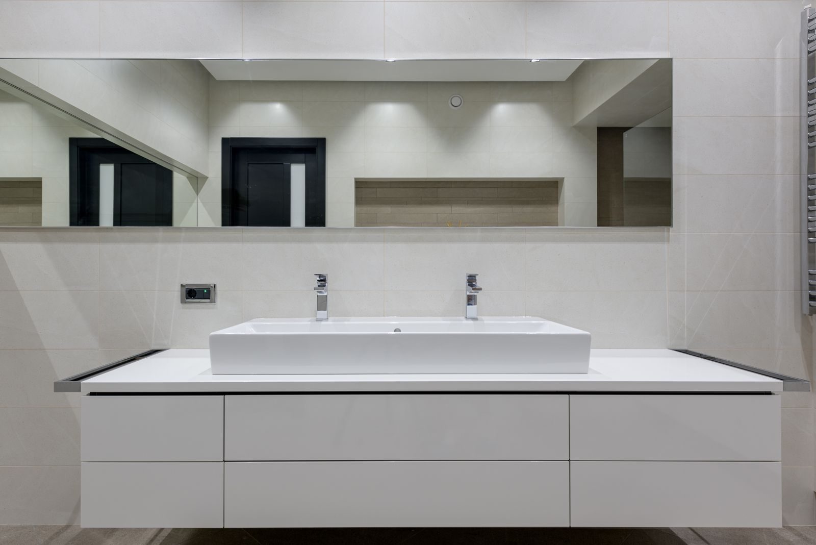 Wall-to-wall vanity mirror over a floating vanity